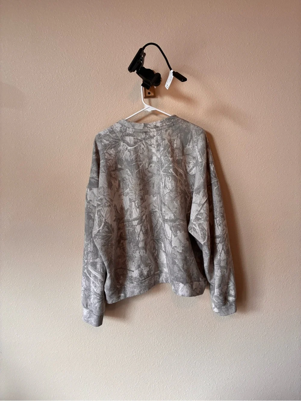 Hollister Men's Gray Camouflage Crewneck Sweater - Picture 2 of 3